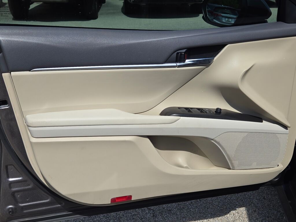 2022 Toyota Camry LE photo 18