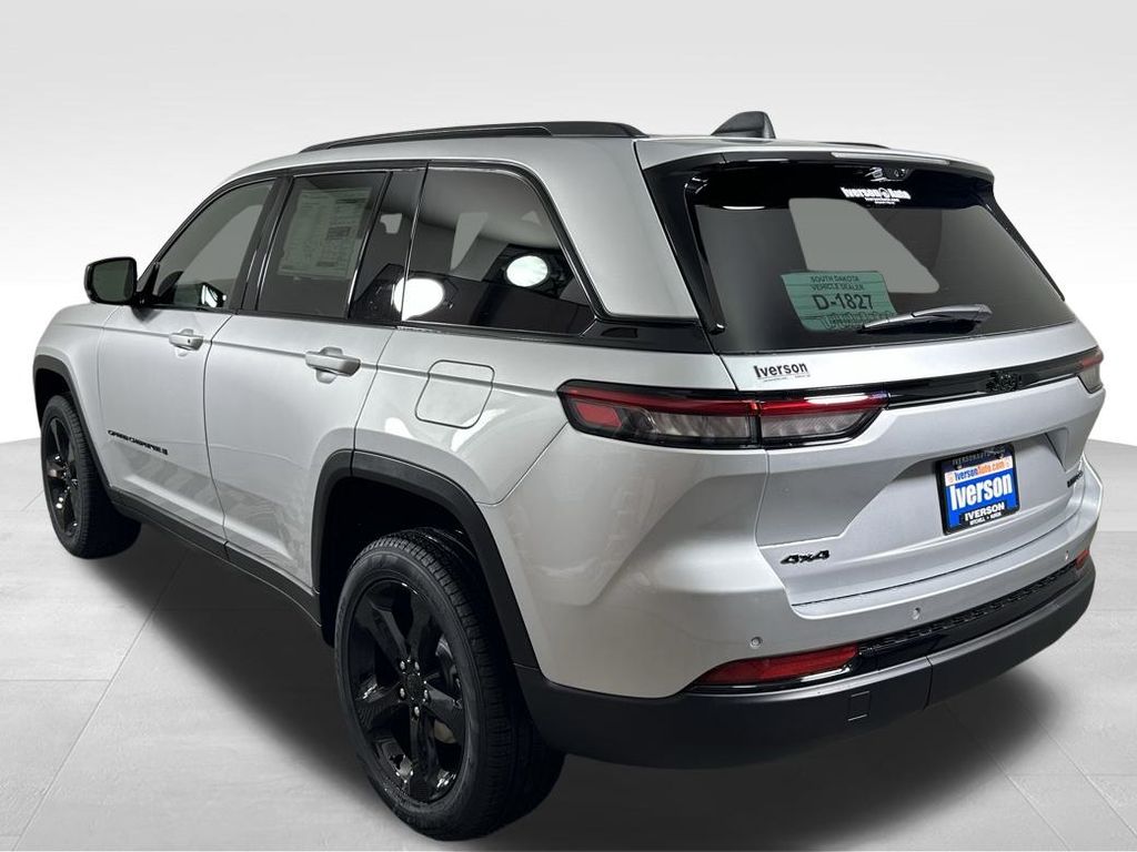 2025 Jeep Grand Cherokee Limited photo 4