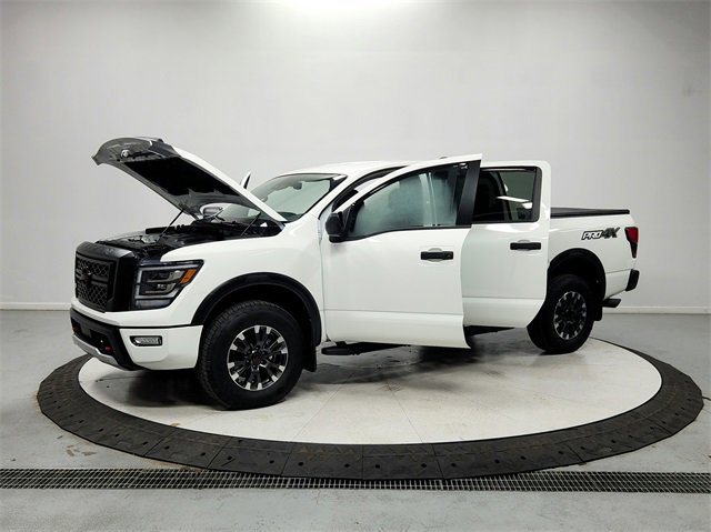 2024 Nissan Titan PRO-4X photo 9