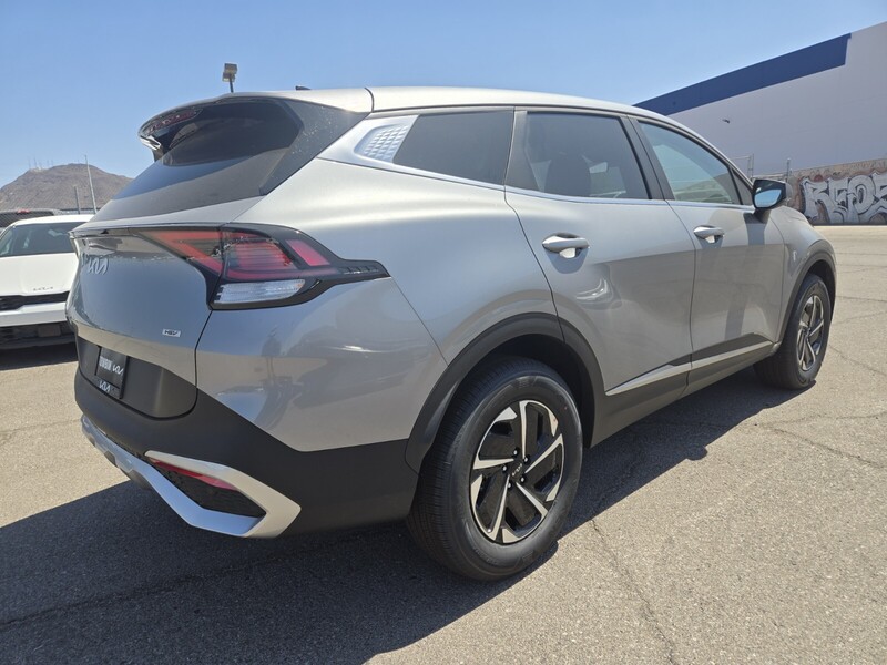 2025 Kia Sportage Hybrid LX photo 3