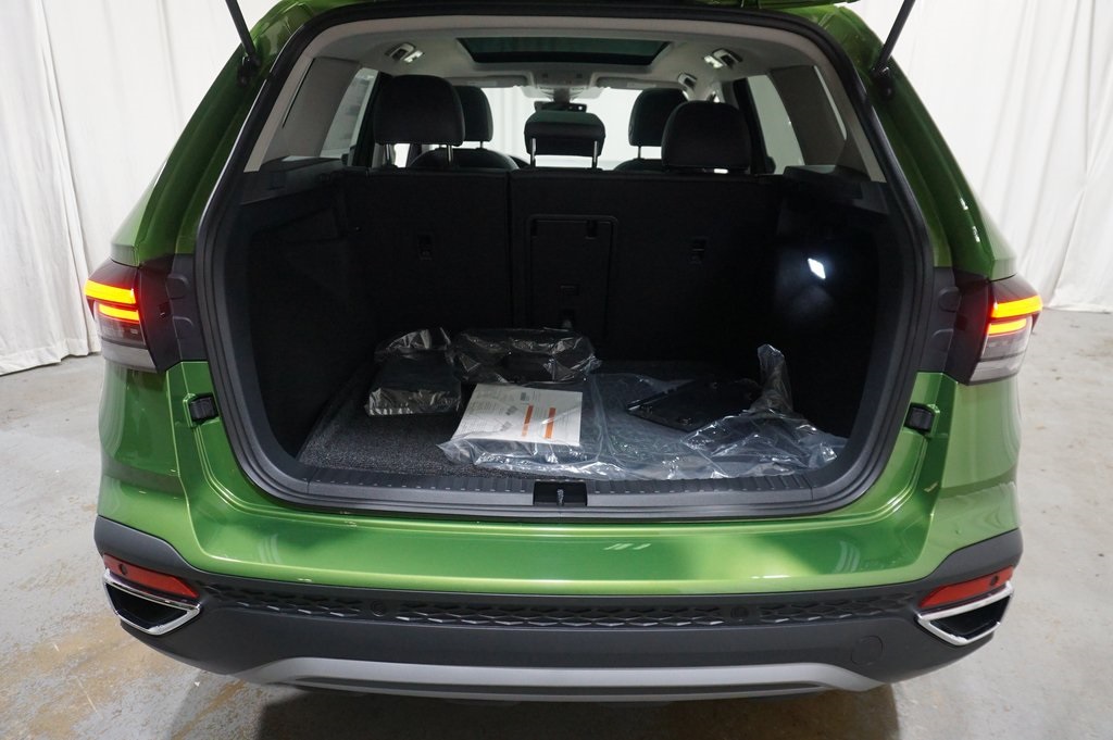 2025 Volkswagen Taos SEL photo 19