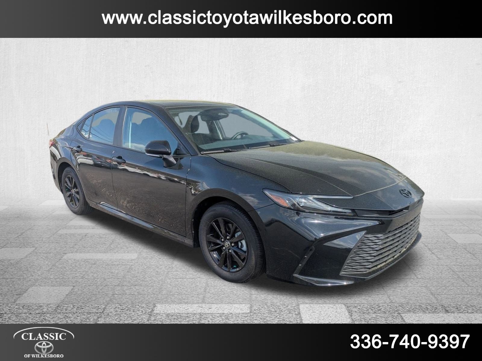 2025 Toyota Camry LE photo 3