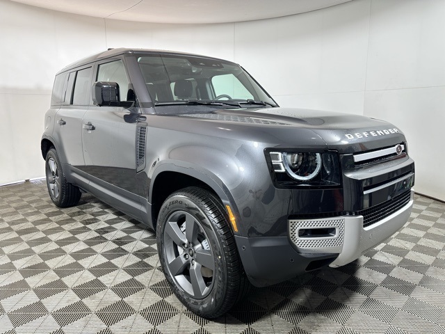 2025 Land Rover Defender 110 S photo 3