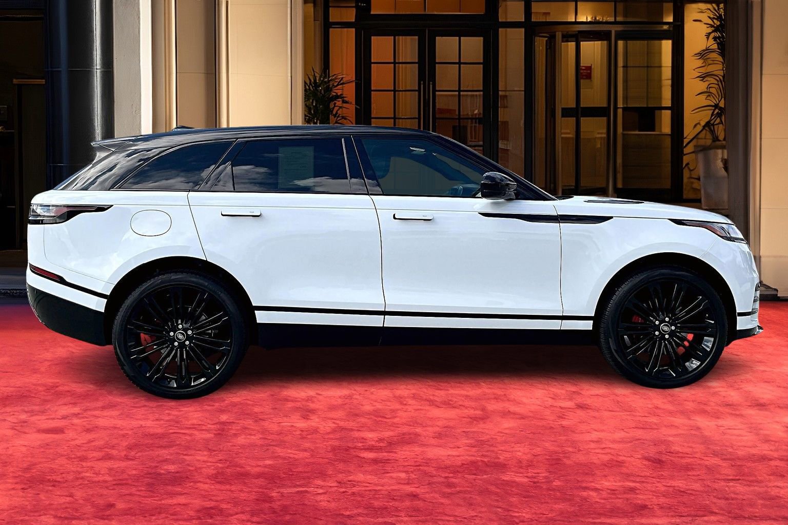 2025 Land Rover Range Rover Velar SE photo 12