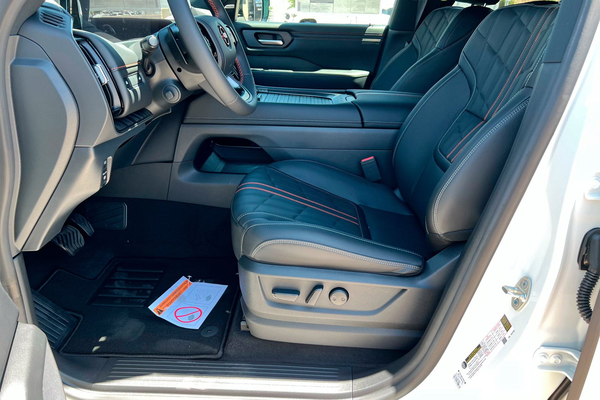 2025 Nissan Armada photo 17