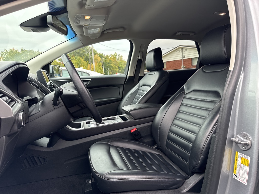 2023 Ford Edge SEL photo 3