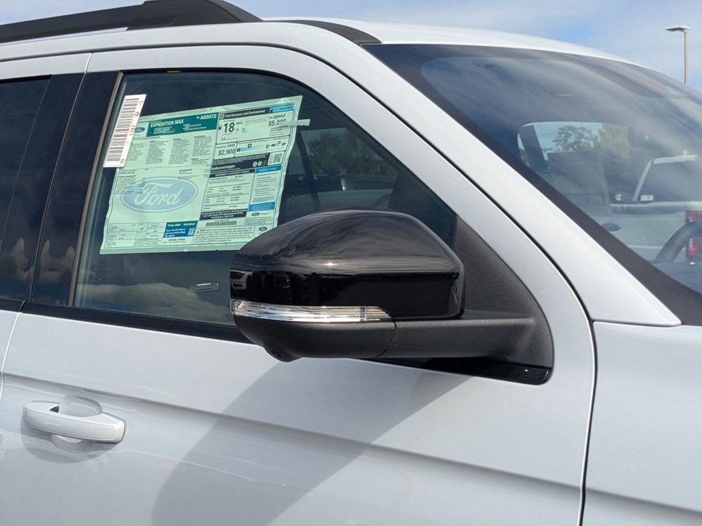 2025 Ford Expedition Platinum MAX photo 10