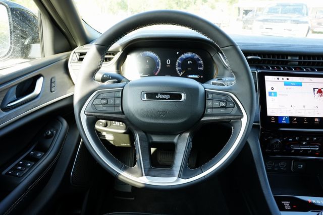 2025 Jeep Grand Cherokee Limited photo 3