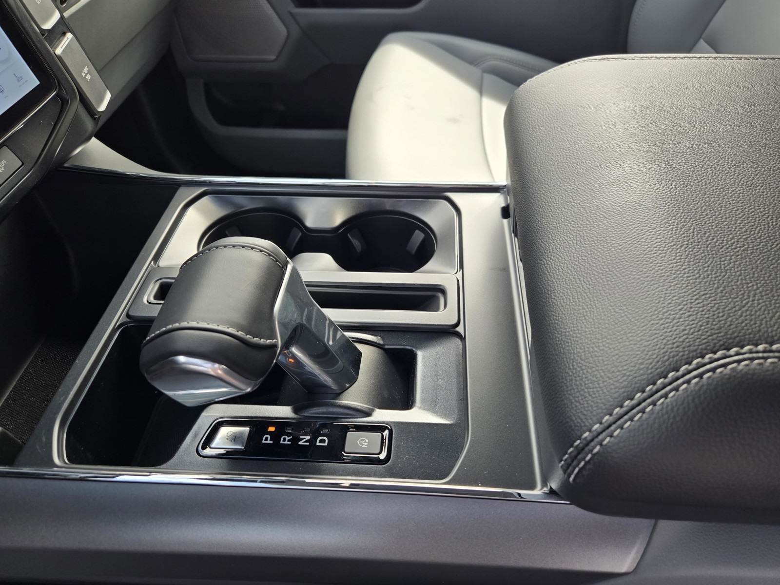 2025 Ford F-150 Lightning photo 9