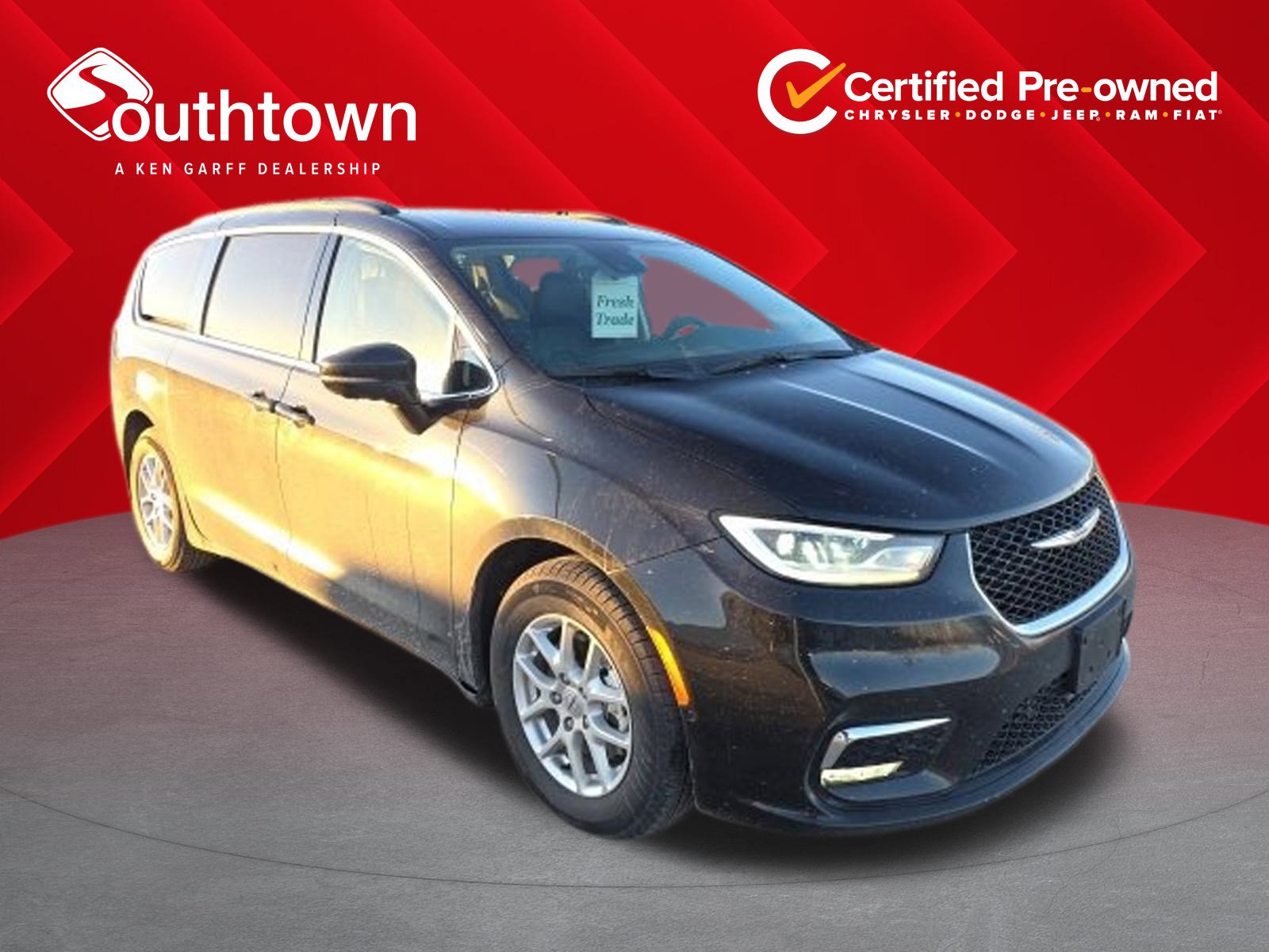 2022 Chrysler Pacifica Touring L's photo