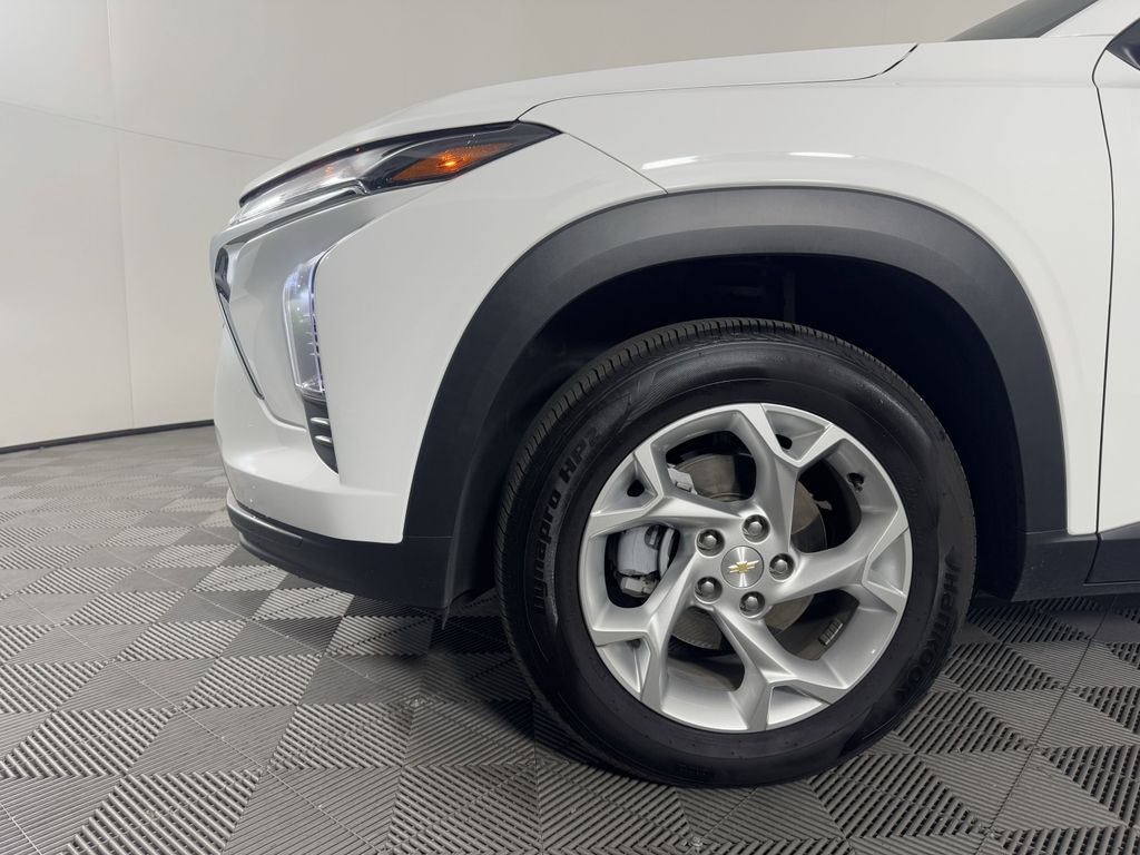 2024 Chevrolet Trax LS photo 10