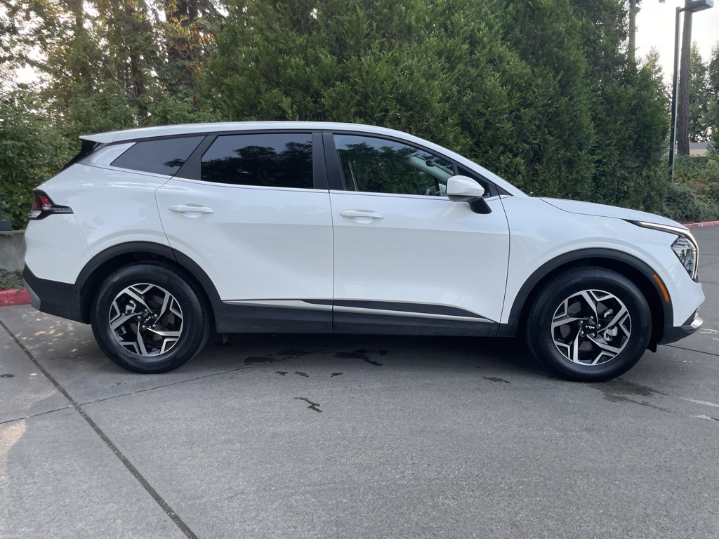 2024 Kia Sportage LX photo 2