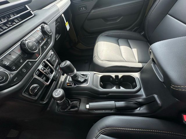 2025 Jeep Gladiator Sport photo 26