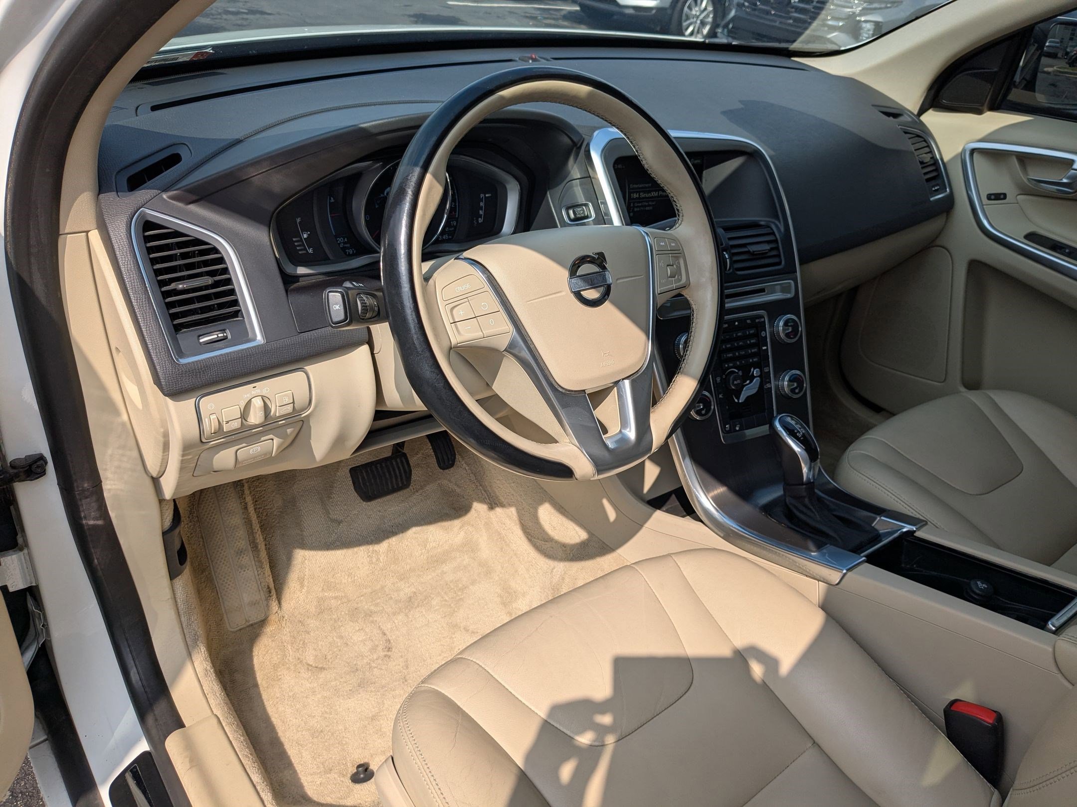 2015 Volvo XC60 T5 Premier photo 9