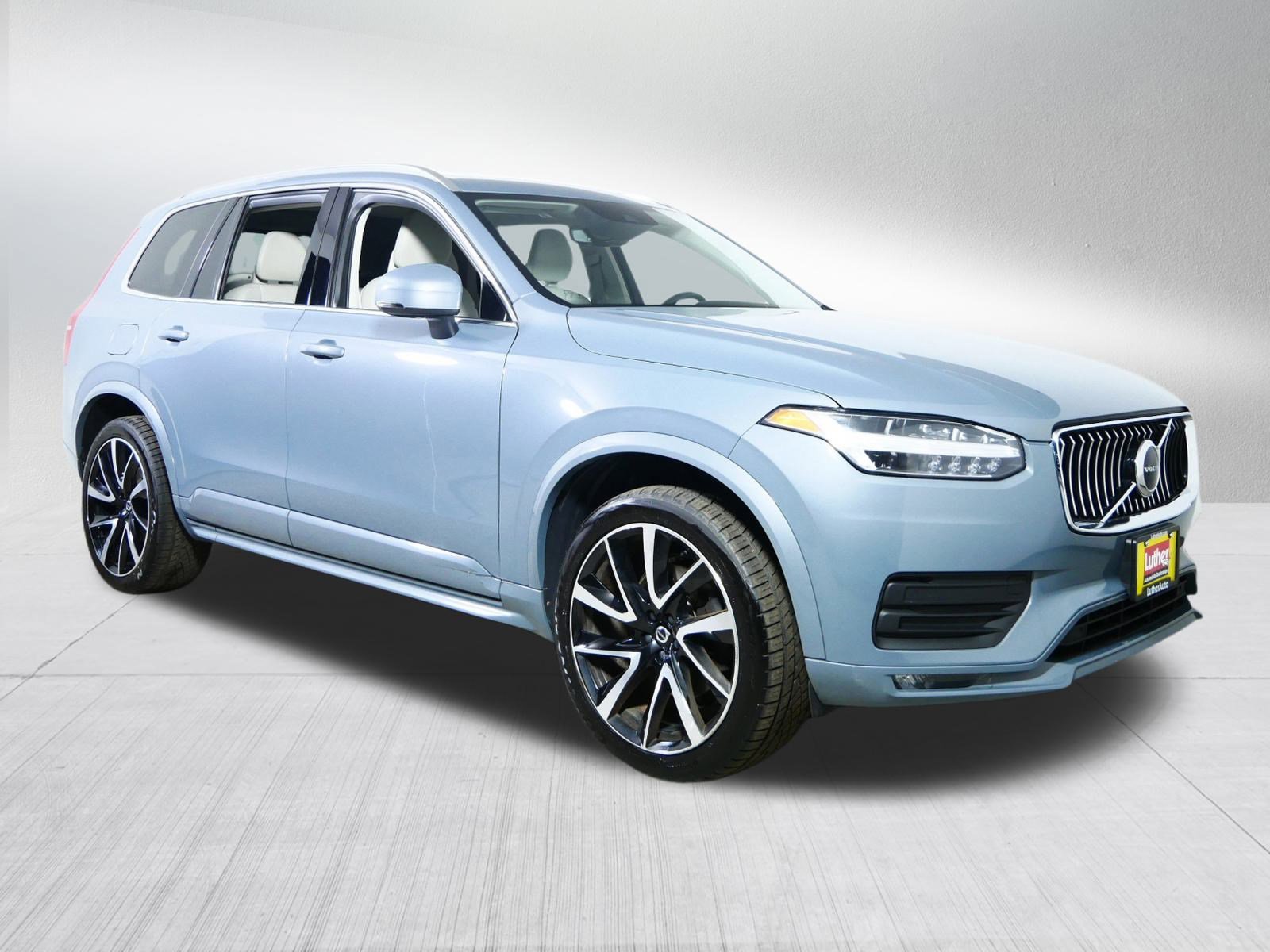 2020 Volvo XC90 Momentum's photo