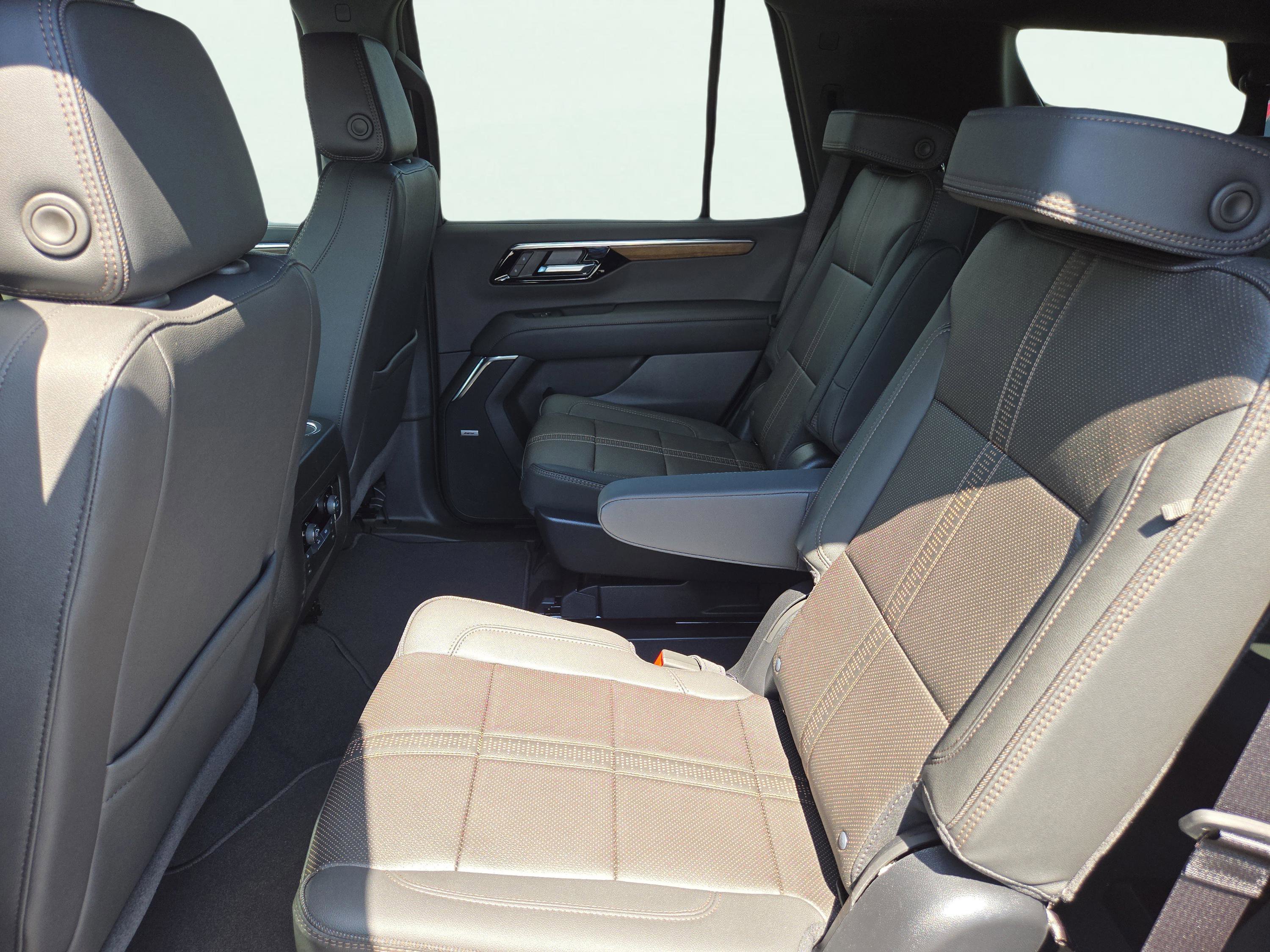 2025 Chevrolet Tahoe High Country photo 19