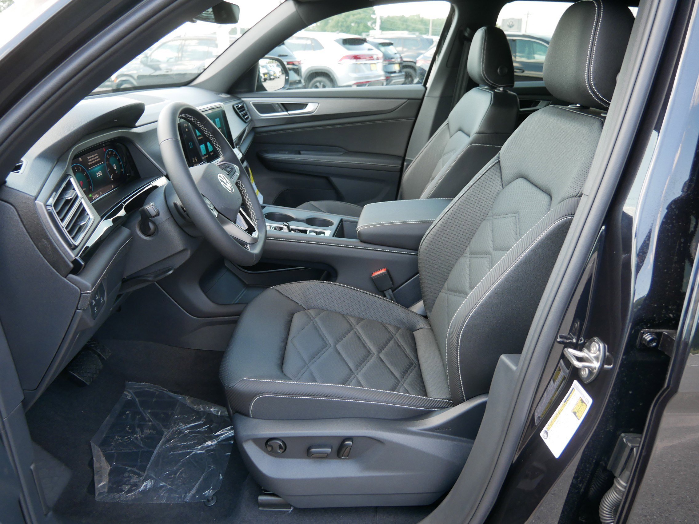 2025 Volkswagen Atlas Cross Sport SE photo 4
