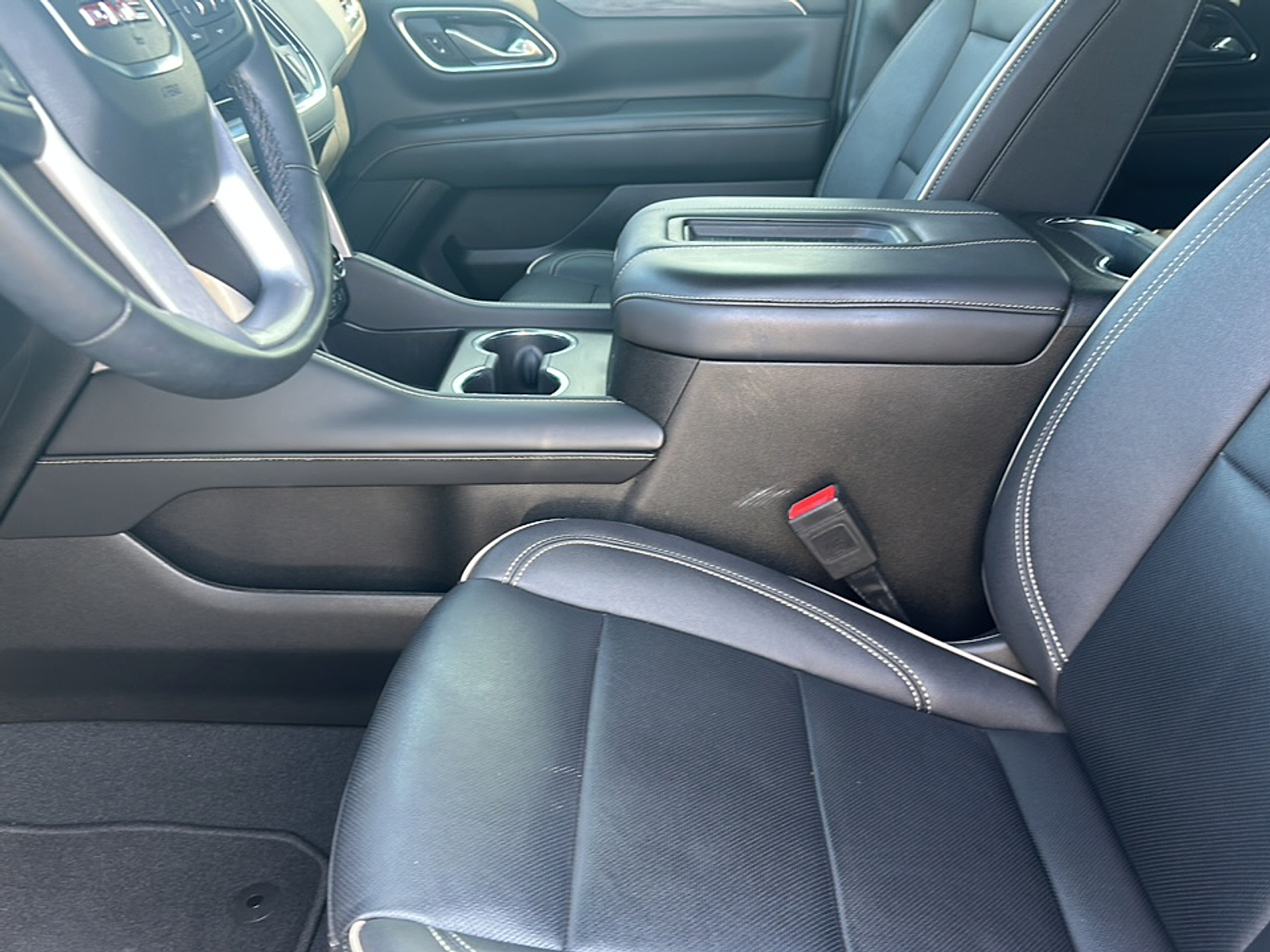 2023 Gmc Yukon SLT photo 4