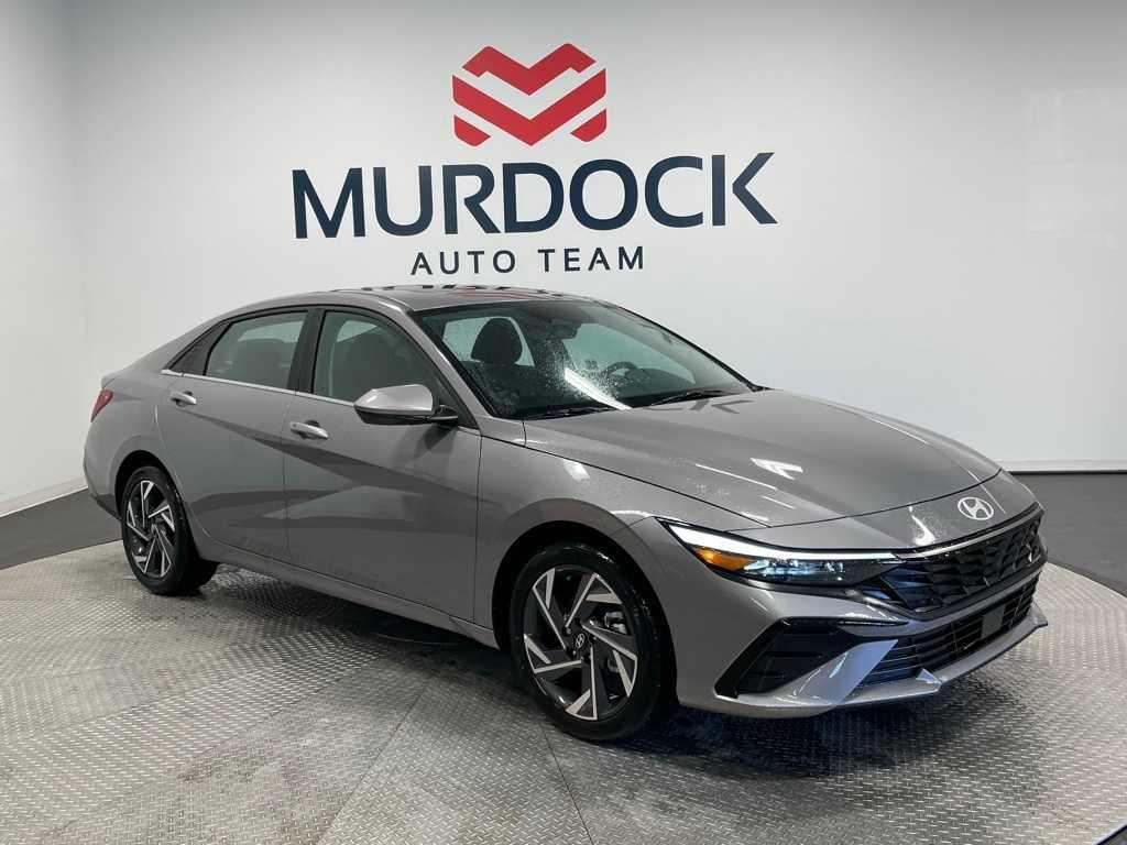 2024 Hyundai Elantra SEL Convenience photo 3