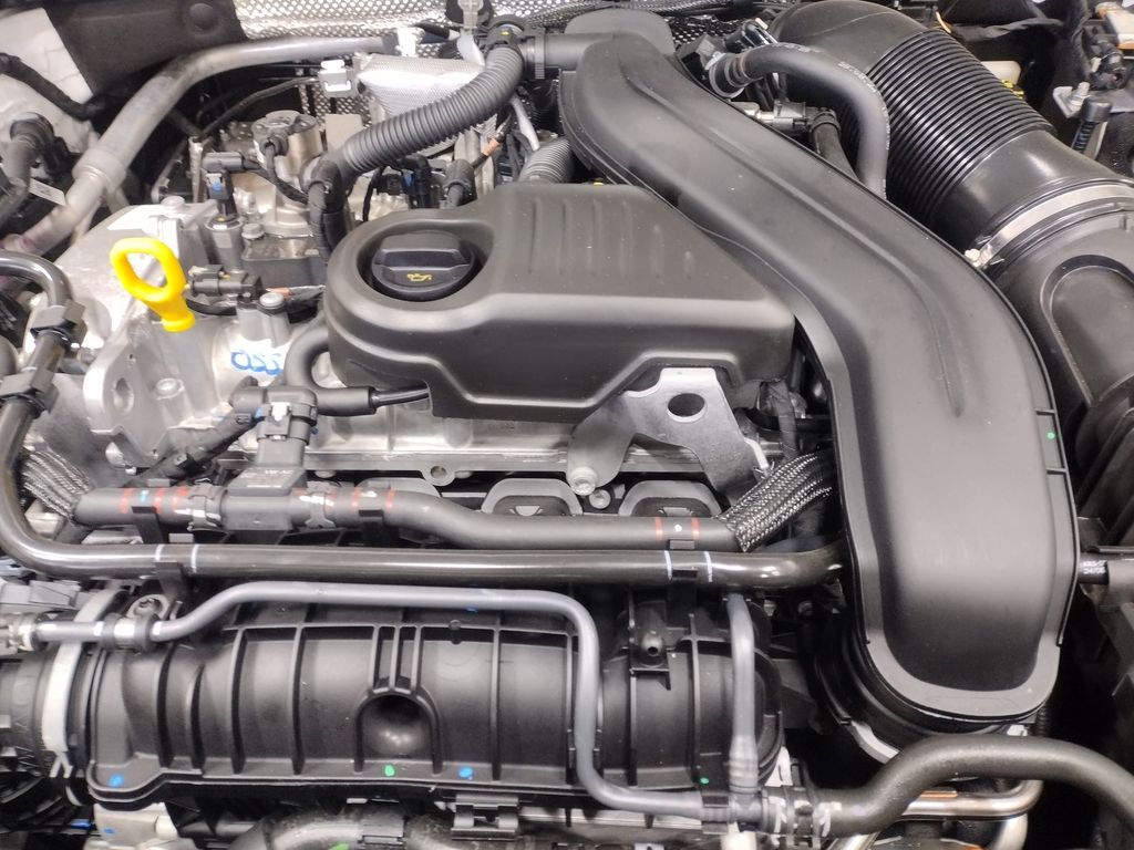 2025 Volkswagen Taos SE photo 5