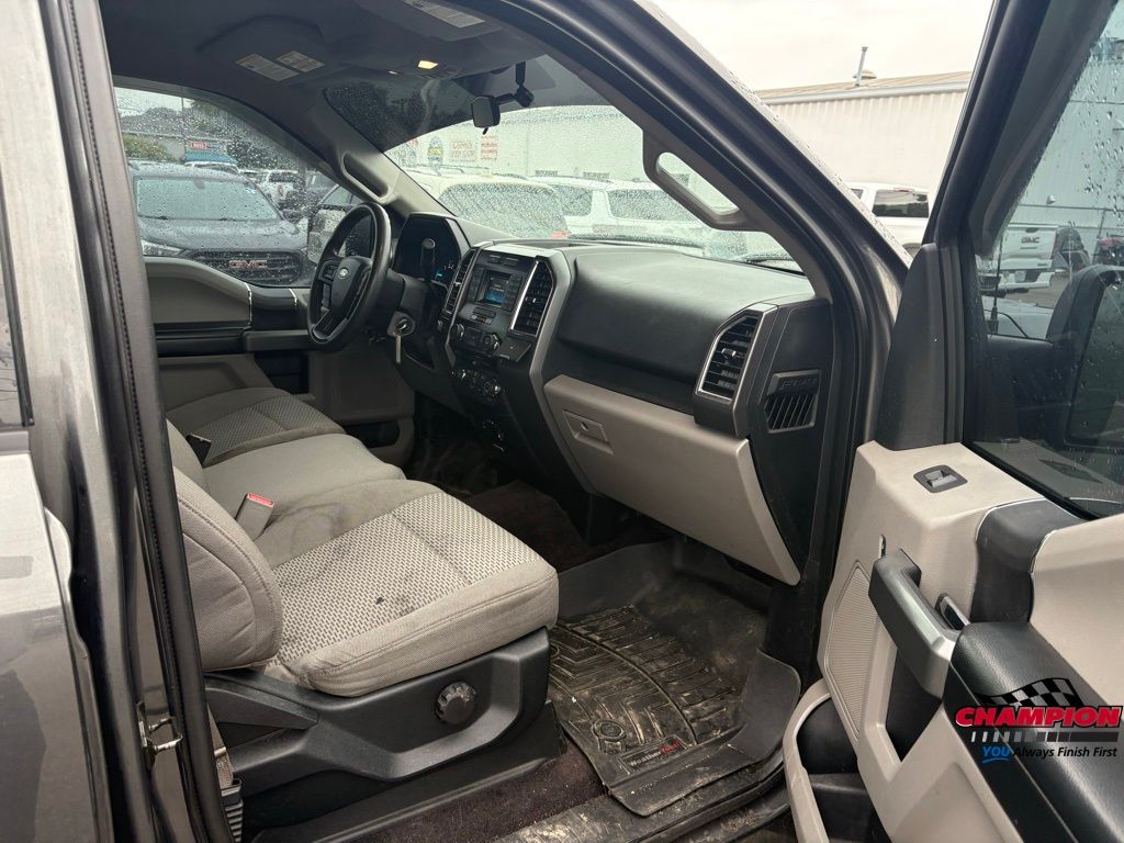 2016 Ford F-150 XLT photo 22