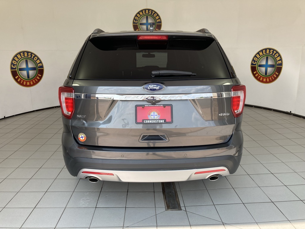 2017 Ford Explorer XLT photo 9