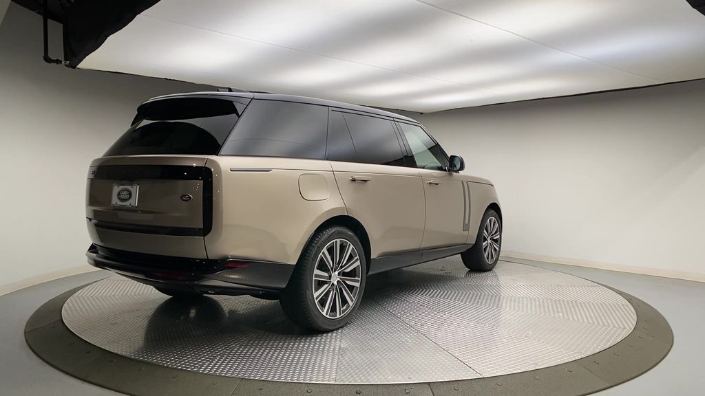 2023 Land Rover Range Rover SE photo 7
