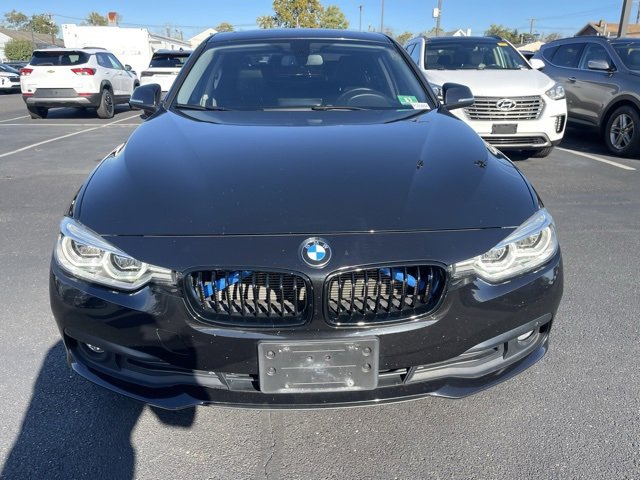 Used 2018 BMW 3 Series 320i with VIN WBA8E5G53JNU45997 for sale in Burlington, NJ