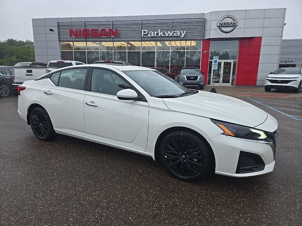 2025 Nissan Altima SV's photo