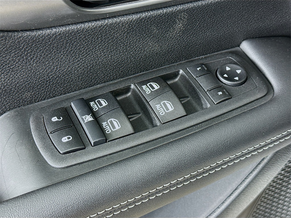2026 Chrysler Pacifica photo 12