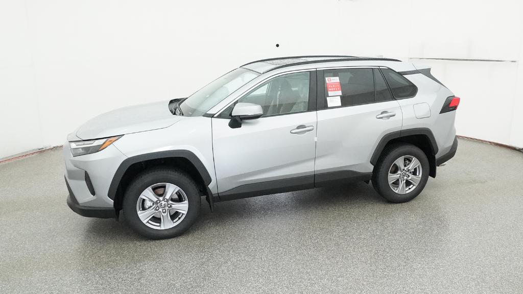 2025 Toyota RAV4 XLE photo 7