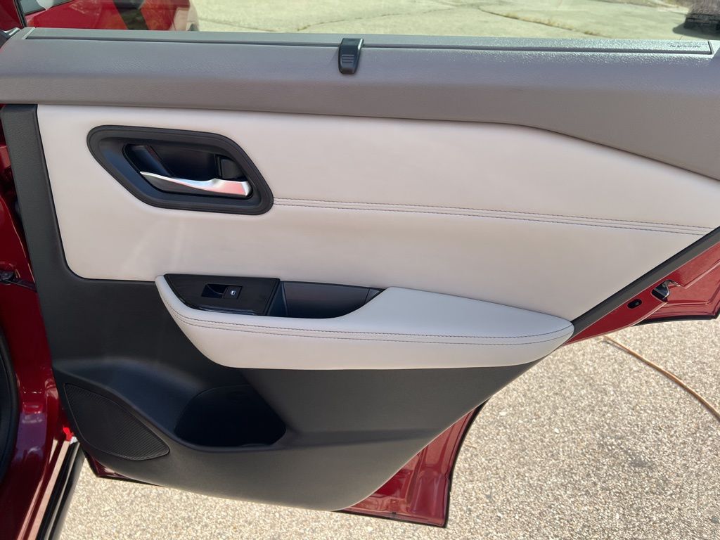 2023 Nissan Rogue SV photo 17