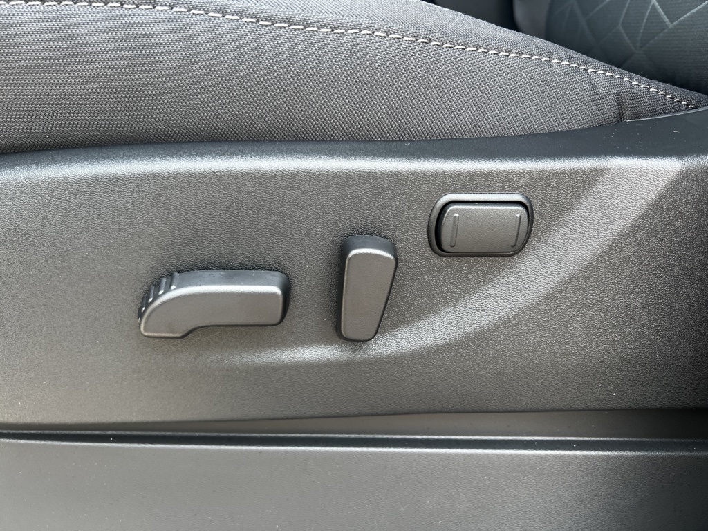 2025 Nissan Frontier SV photo 5