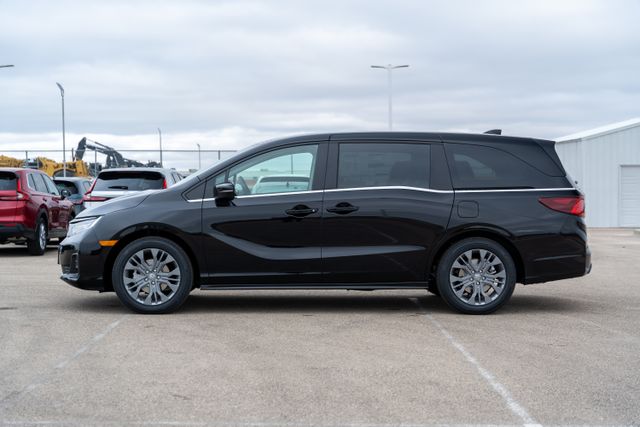 2026 Honda Odyssey Touring photo 2