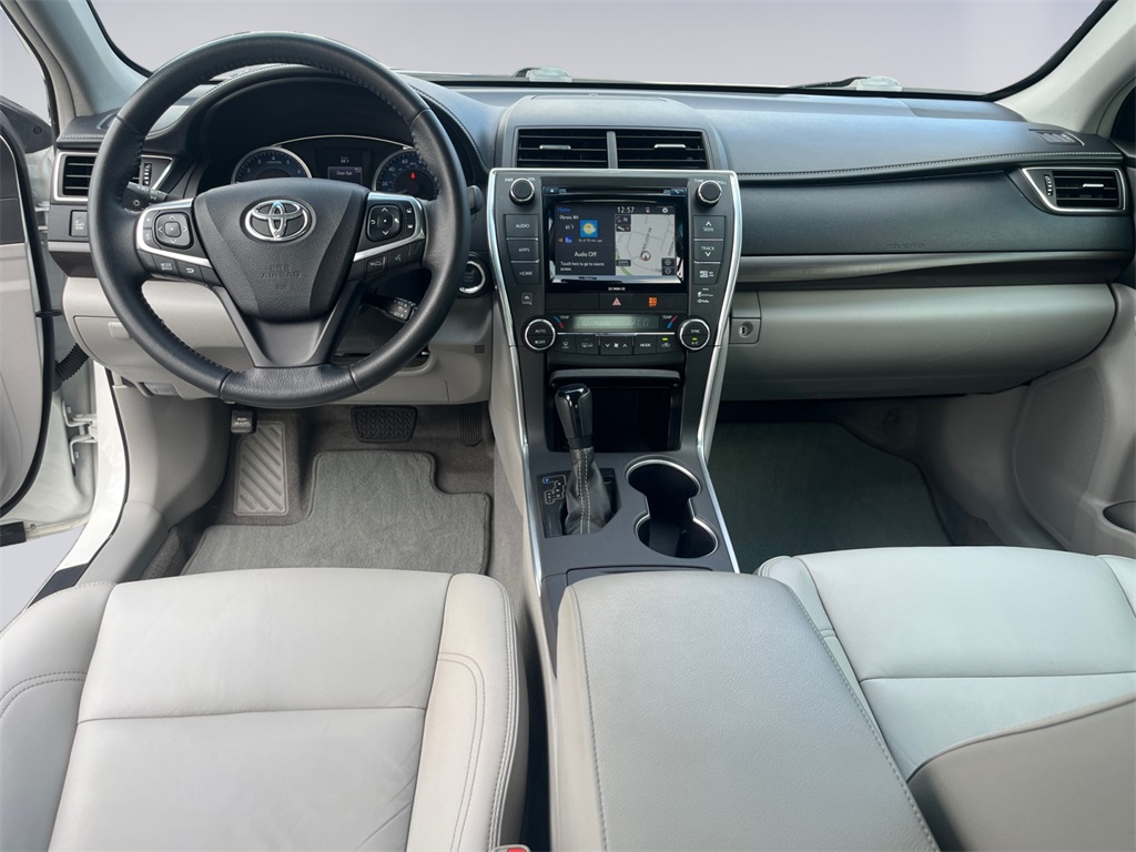 2017 Toyota Camry XLE photo 12