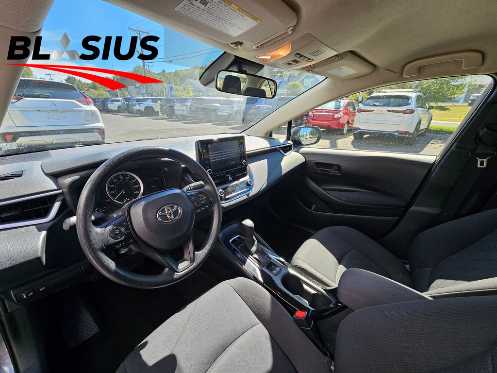 2022 Toyota Corolla LE photo 9