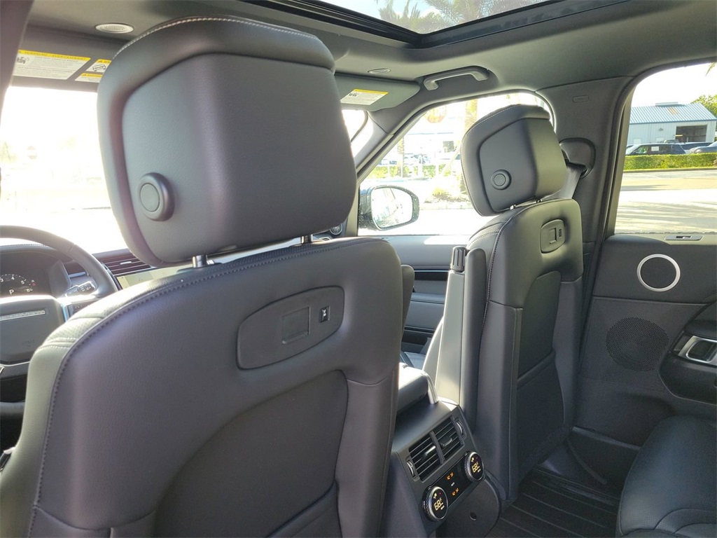 2025 Land Rover Discovery S photo 16