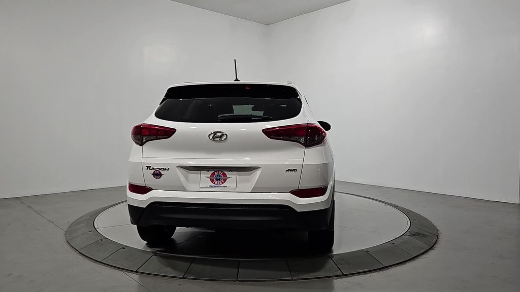 2017 Hyundai Tucson SE photo 2