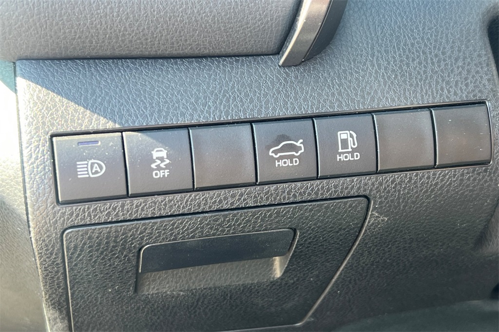 2022 Toyota Camry SE photo 31