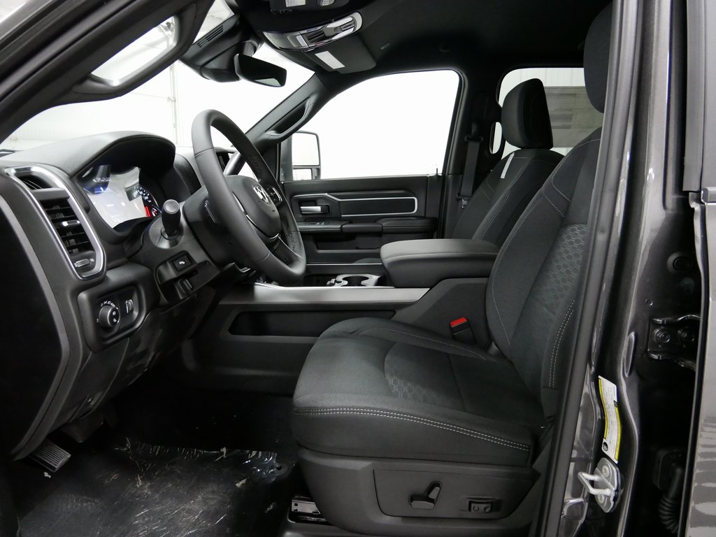 2025 Ram 3500 Big Horn photo 7