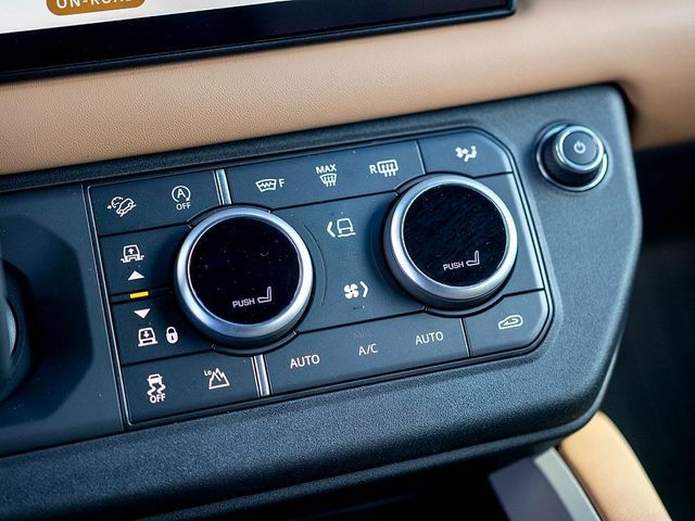 2025 Land Rover Defender 110 V8 photo 19