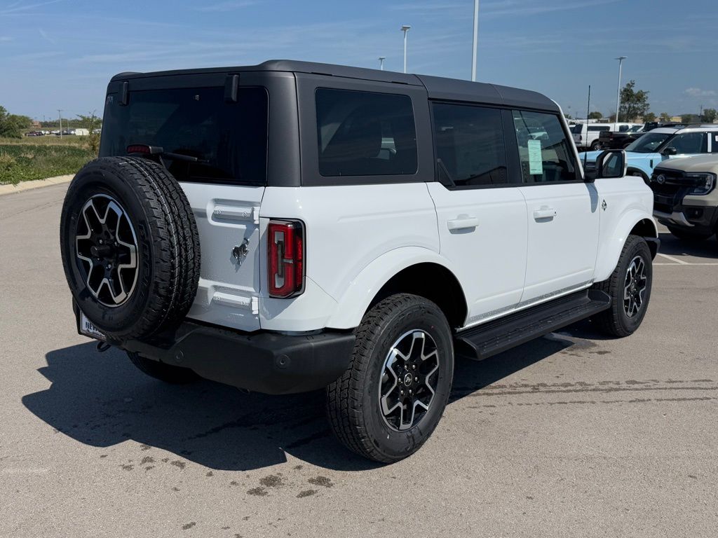 2025 Ford Bronco Outer Banks photo 35