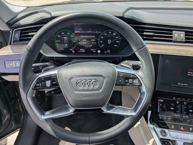 2022 Audi e-tron Premium Plus photo 18
