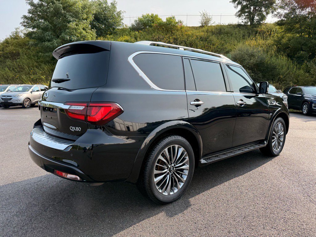 2019 Infiniti QX80 Luxe photo 3