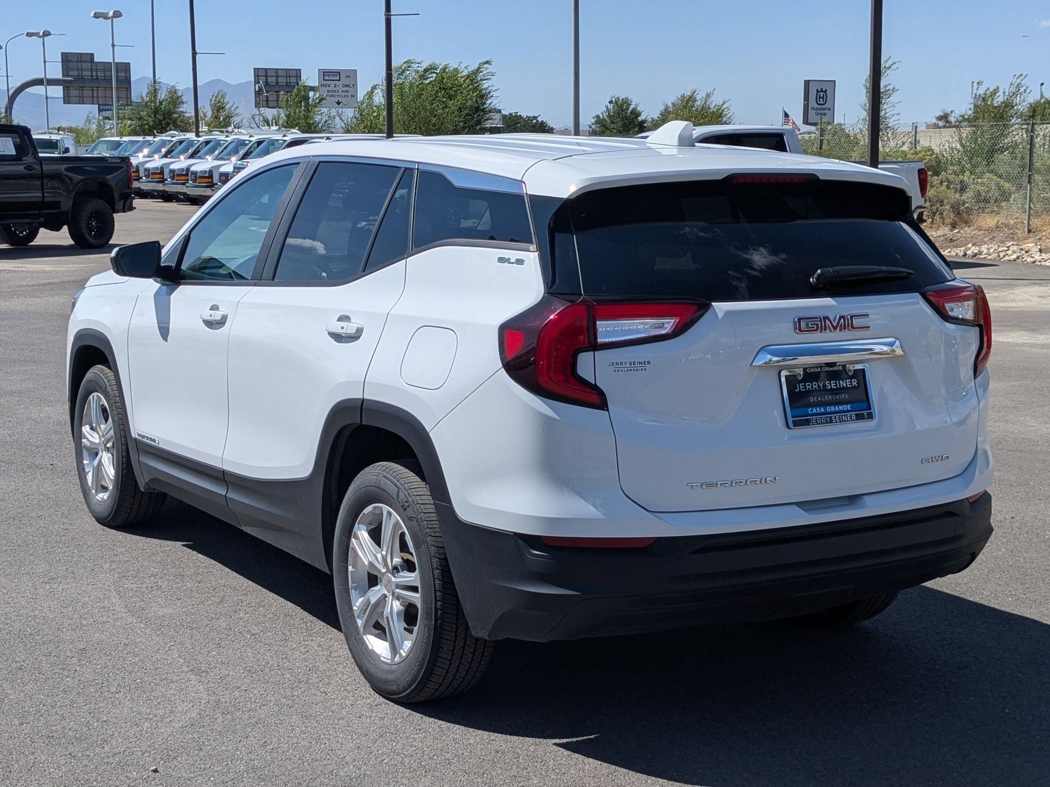 2024 Gmc Terrain SLE photo 2