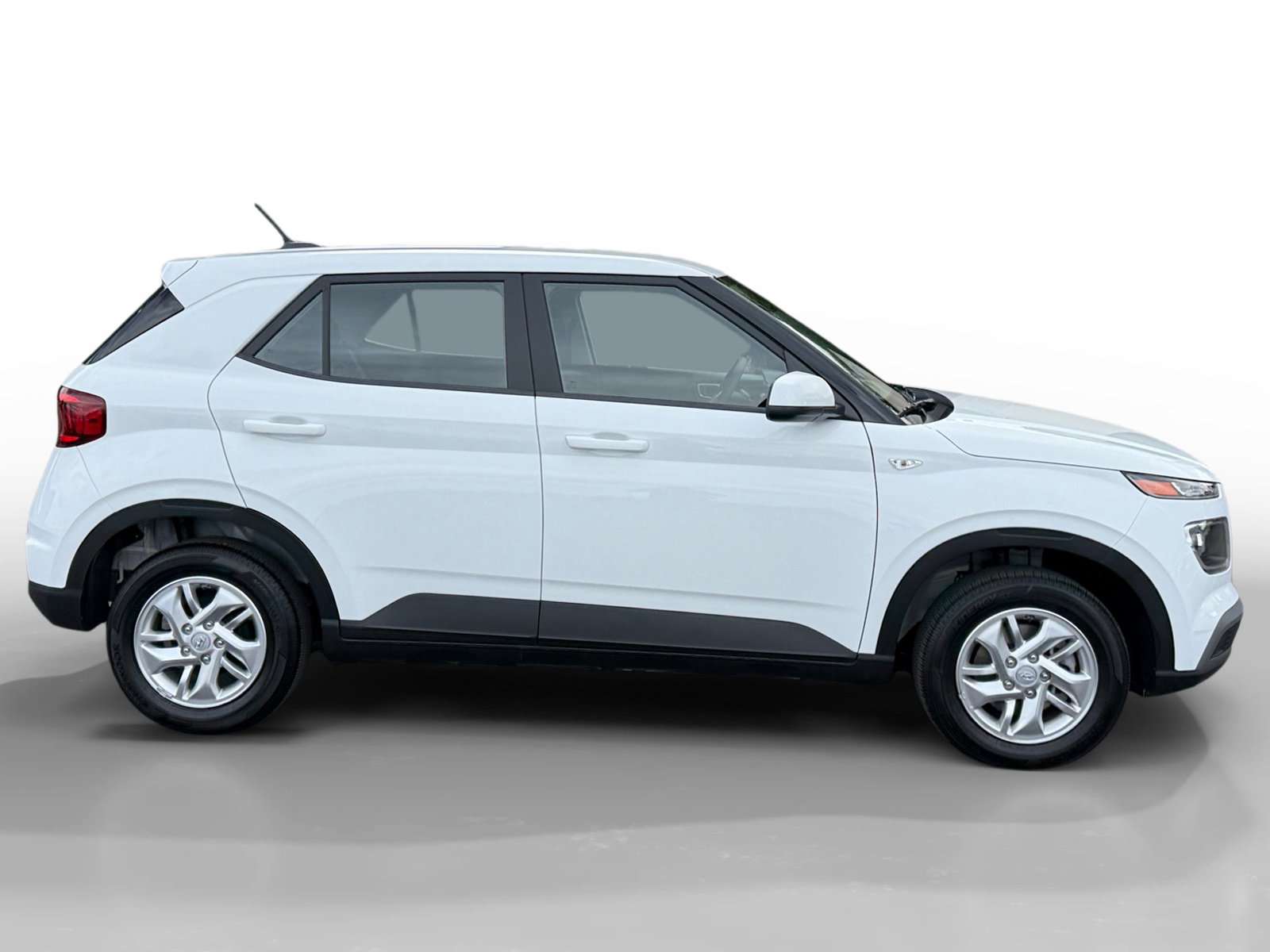 2025 Hyundai Venue SE photo 6