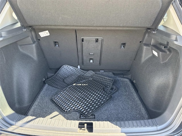2025 Volkswagen Taos SE photo 2