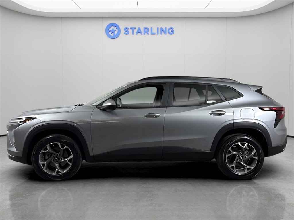 2024 Chevrolet Trax LT photo 2