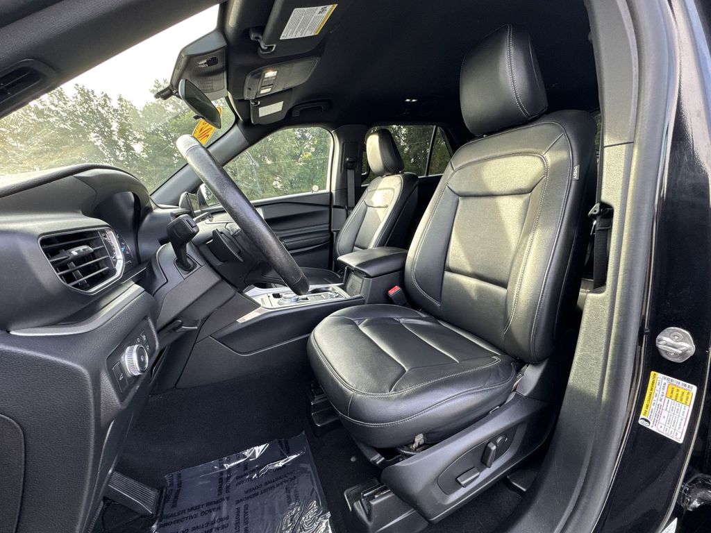 2020 Ford Explorer XLT photo 13