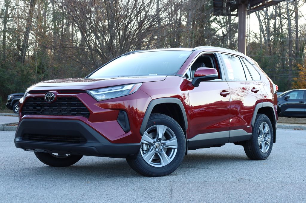 2025 Toyota RAV4 XLE's photo